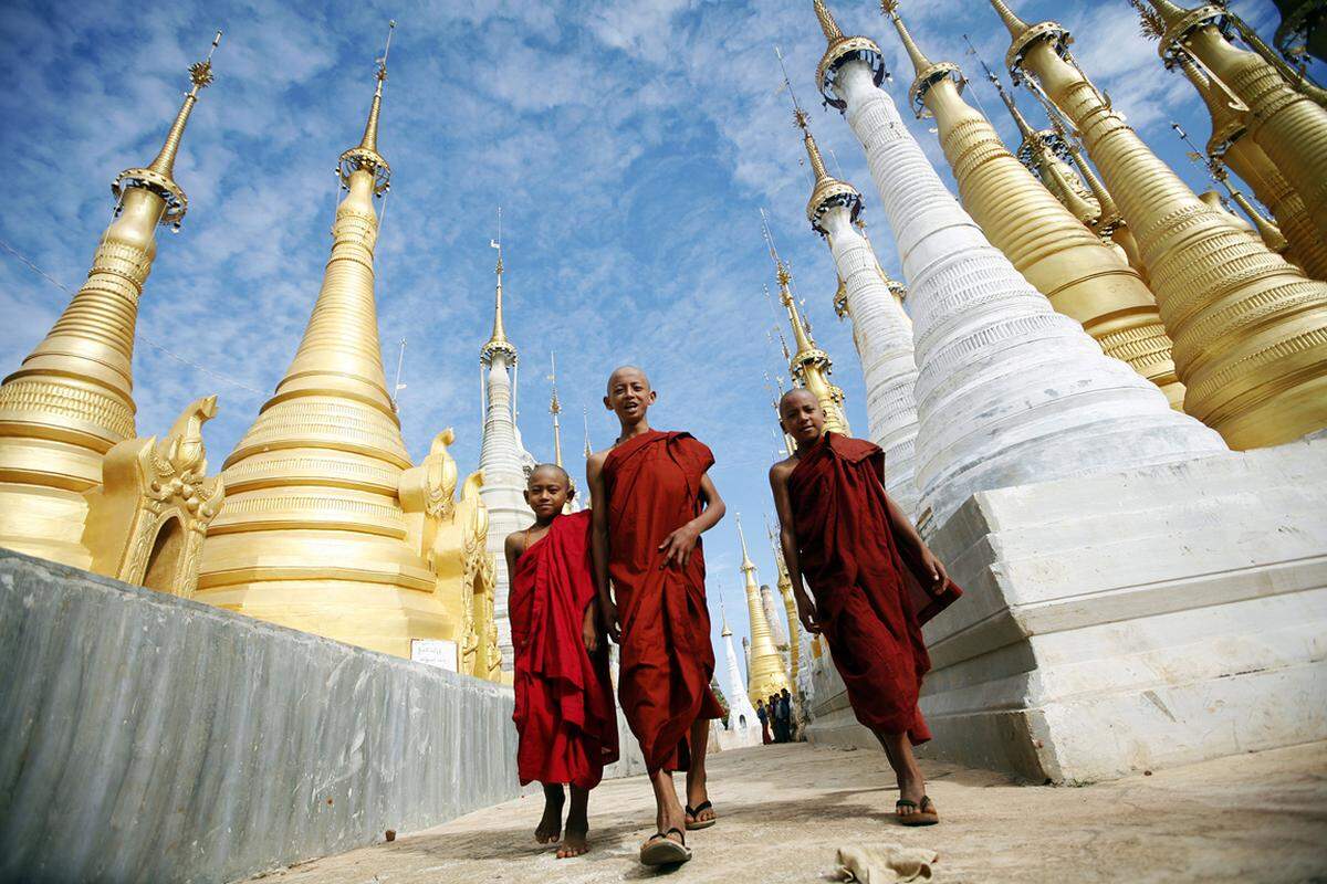 Offiziell heißt es, Bagans Tempelebene sei keine Museumsstätte, Pilger nutzten die Tempel nach wie vor und es gebühre jedem Ort der Einkehr, dass er instand gehalten und modernisiert werde. Der Popularität Bagans tut die zweifelhafte Restaurierung keinen Abbruch: Die Ebene ist eines der Highlights auf jeder Myanmar-Tour.