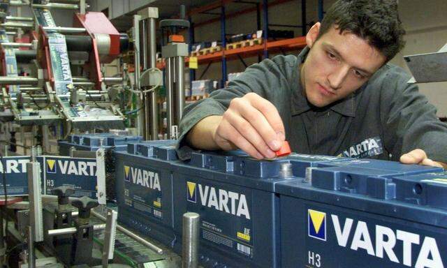 Der deutsche Batteriehersteller Varta will nun auch Zellen für Elektroautos fertigen, (Archivbild).
