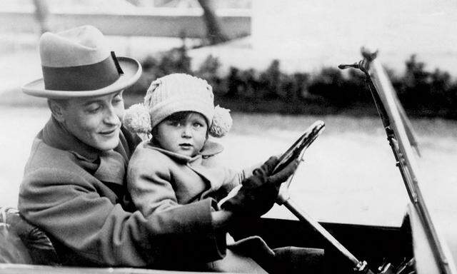 Spritztour. Fitzgerald mit Tochter Scottie im Automobil, damals rar und ein Luxus.