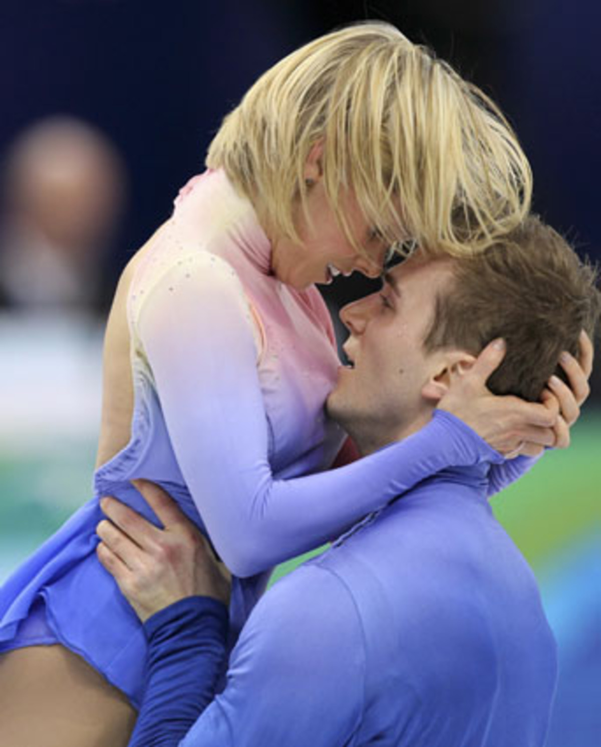 Das zweite kanadische Paar Anabelle Langlois und Cody Hay landete mit Rang neun ebenfalls in den Top Ten.