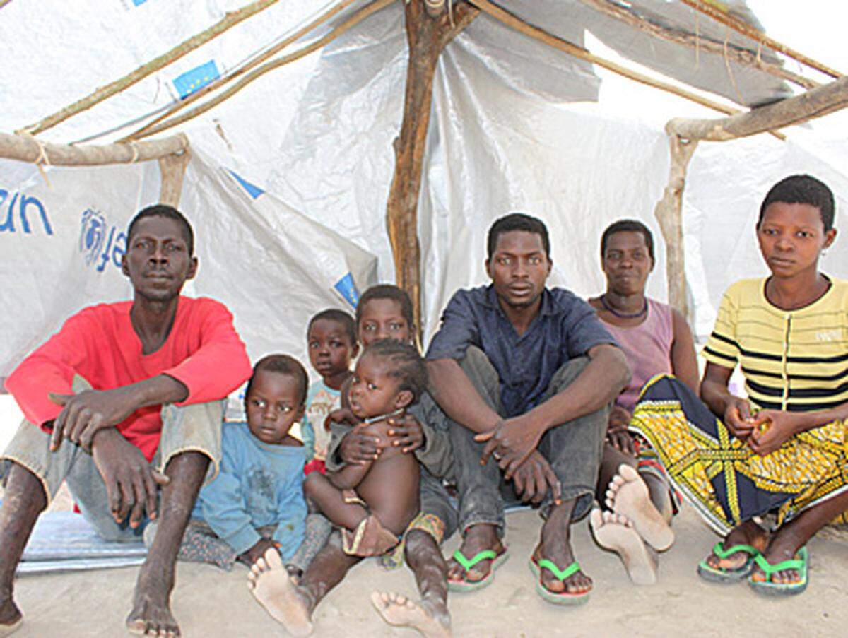 Mboligamisi Malasi lebte mit seiner Familie in Duru, nahe der Grenze zum Sudan. Bis zum dem Tag, als die "Widerstandsarmee des Herrn" die Stadt überfiel. Die Familie musste flüchten und hat jetzt - so wie 50.000 andere Vertriebene - in der Stadt Dungu Unterschlupf gefunden.