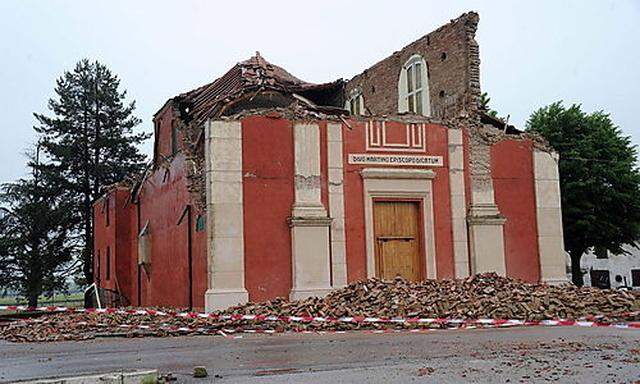 Nur die Hälfte der Kirche von Buanacompra ist nach dem Beben übrig.