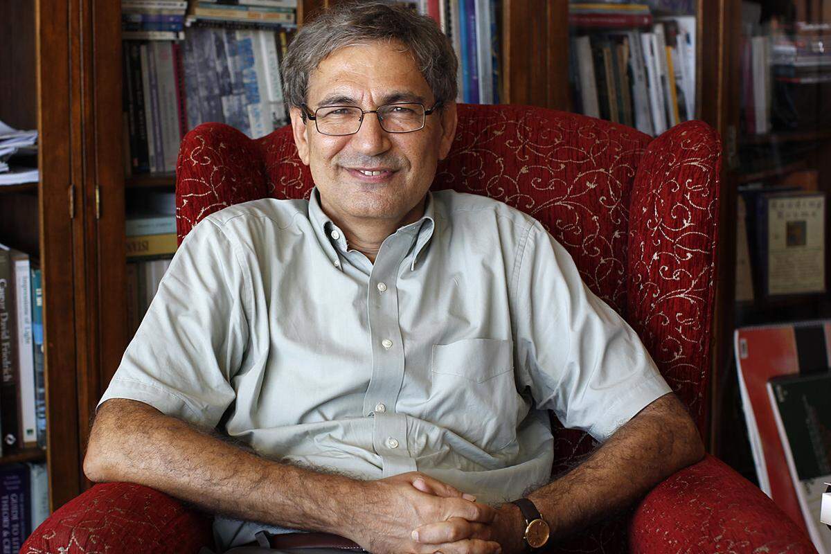 Der türkische Schriftsteller Orhan Pamuk wurde 2006 mit dem Nobelpreis ausgezeichnet - als Symbolfigur des freien Denkens. Kritik gab es dafür aus dem Westen: weil die Vergabe politisch motiviert sei. Mit seiner Kritik am Völkermord an Armeniern und Kurden hat er sich aber auch den Zorn türkischer Nationalisten zugezogen, denen er zu unpatriotisch ist.