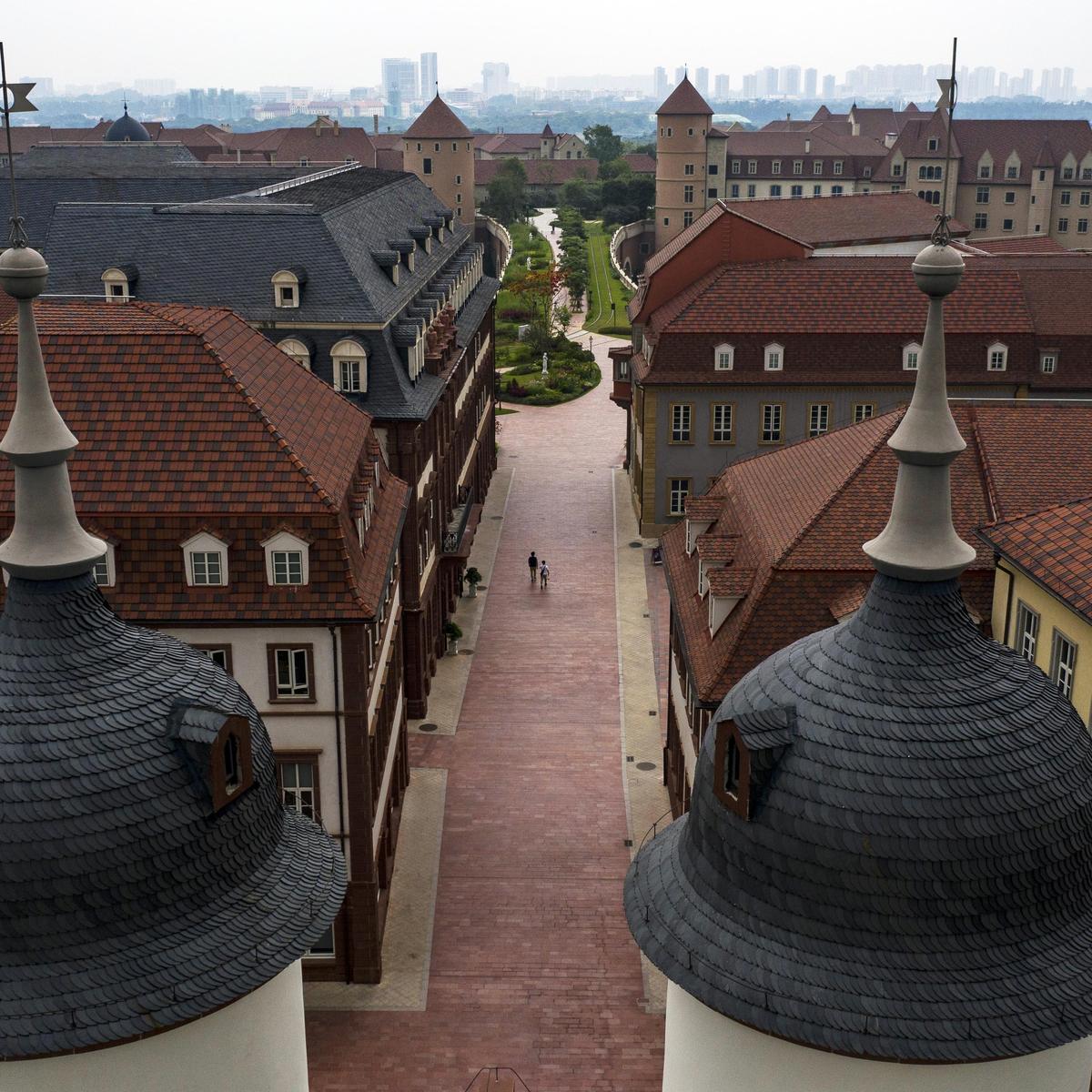 Für sein Forschungs- und Entwicklungszentrum in Dongguan ließ Huawei zwölf Universitätsstädte nachbauen.