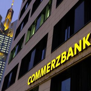 11 02 2015 Frankfurt DEU Die Hauptverwaltung der Commerzbank AG und das Logo einer Commerzbank Fi