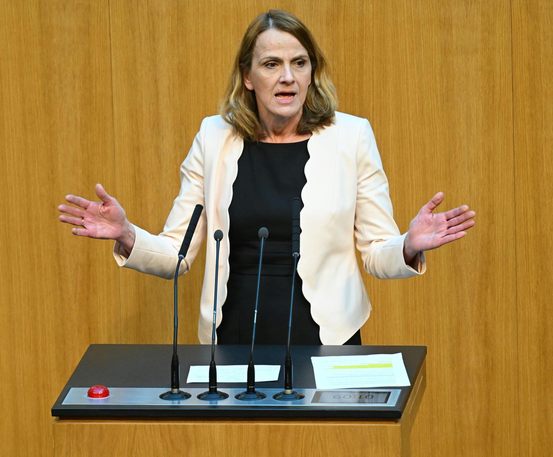 „Anschlag auf Lebensabend unserer Senioren“: Opposition kritisiert Neos-Vorschlag zu Pensionen