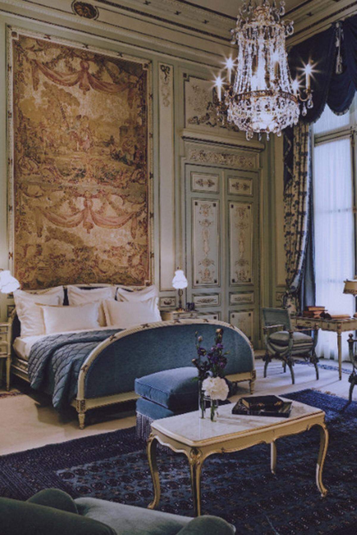 Der 1898 von César Ritz gegründete Hotelpalast beherbergte viele Prominente. Der französische Schriftsteller Marcel Proust ließ sich für eine seiner Figuren im Werk "Auf der Suche nach der verlorenen Zeit inspirieren". Ansicht der Windsor-Suite im Ritz, Aufnahme aus den 1980er Jahren.