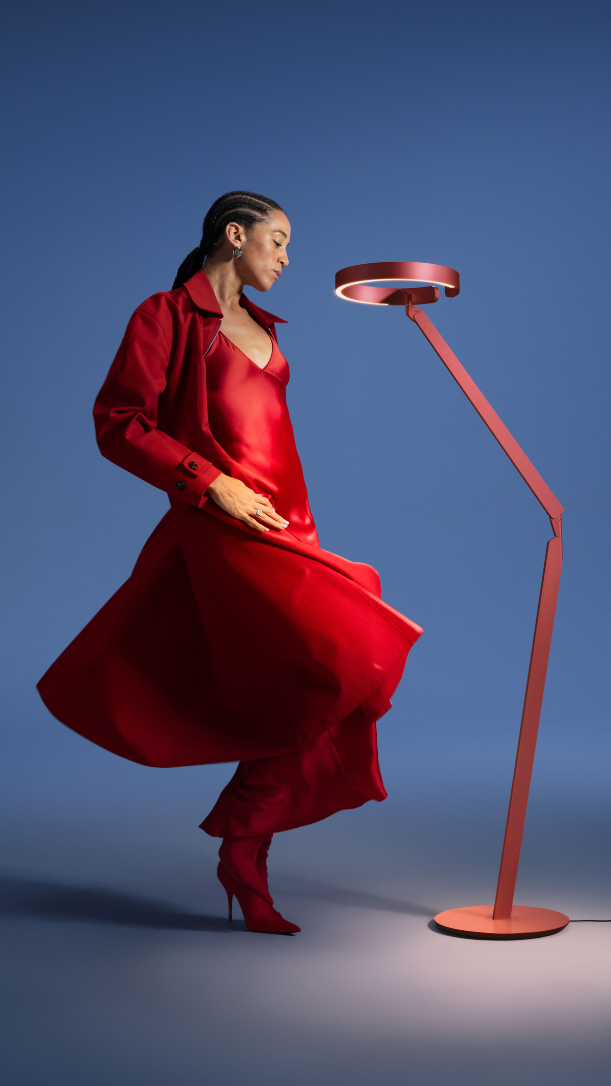 Designgröße: eine Leuchte mit Format, Gioia lettura in rosso intenso.