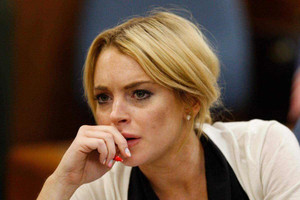 Die gerichtserfahrene Lindsay Lohan muss keinen erneuten Prozess wegen Diebstahls fürchten. Die Staatsanwaltschaft in Los Angeles hat jüngste Ermittlungen gegen die US-Schauspielerin aus Mangel an Beweisen eingestellt. Sie wurde verdächtigt mehrere wertvolle Uhren aus dem Haus eines Freundes gestohlen zu haben.
