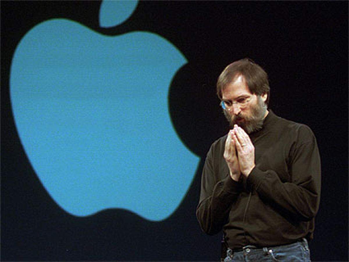 Apple-Gründer Steve Jobs war seit jeher für seine revolutionären Ideen berühmt - und berüchtigt. Denn er selbst war es auch, der mit seinen technologischen Visionen den zwischenzeitlichen Niedergang seines Unternehmens herbeiführte - und damit sein Ende als CEO.  Als der Visionär aber Jahre später in den Apple-Chefsessel zurückkehrte, erlebten viele der alten Ideen eine Renaissance. Einige von ihnen sind mittlerweile untrennbar mit der Marke Apple verknüpft.