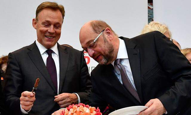 Die SPD-Granden Oppermann und Schulz schnitten sich ein Stück des Erfolgs ab.