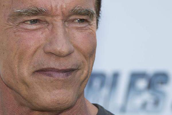 Arnold Schwarzenegger hat sich bei seinen Fans bedankt. "Ich möchte mich bei euch allen fur eure Geburtstagsgluckwunsche bedanken. Das hat sich großartig angefuhlt", sagte der in Österreich geborene Schauspieler und Politiker in dem Clip, den er auf Facebook  postete. Schwarzenegger, der am Mittwoch seinen 67. Geburtstag feierte, beendete seine Botschaft mit "Hasta la vista, Baby".