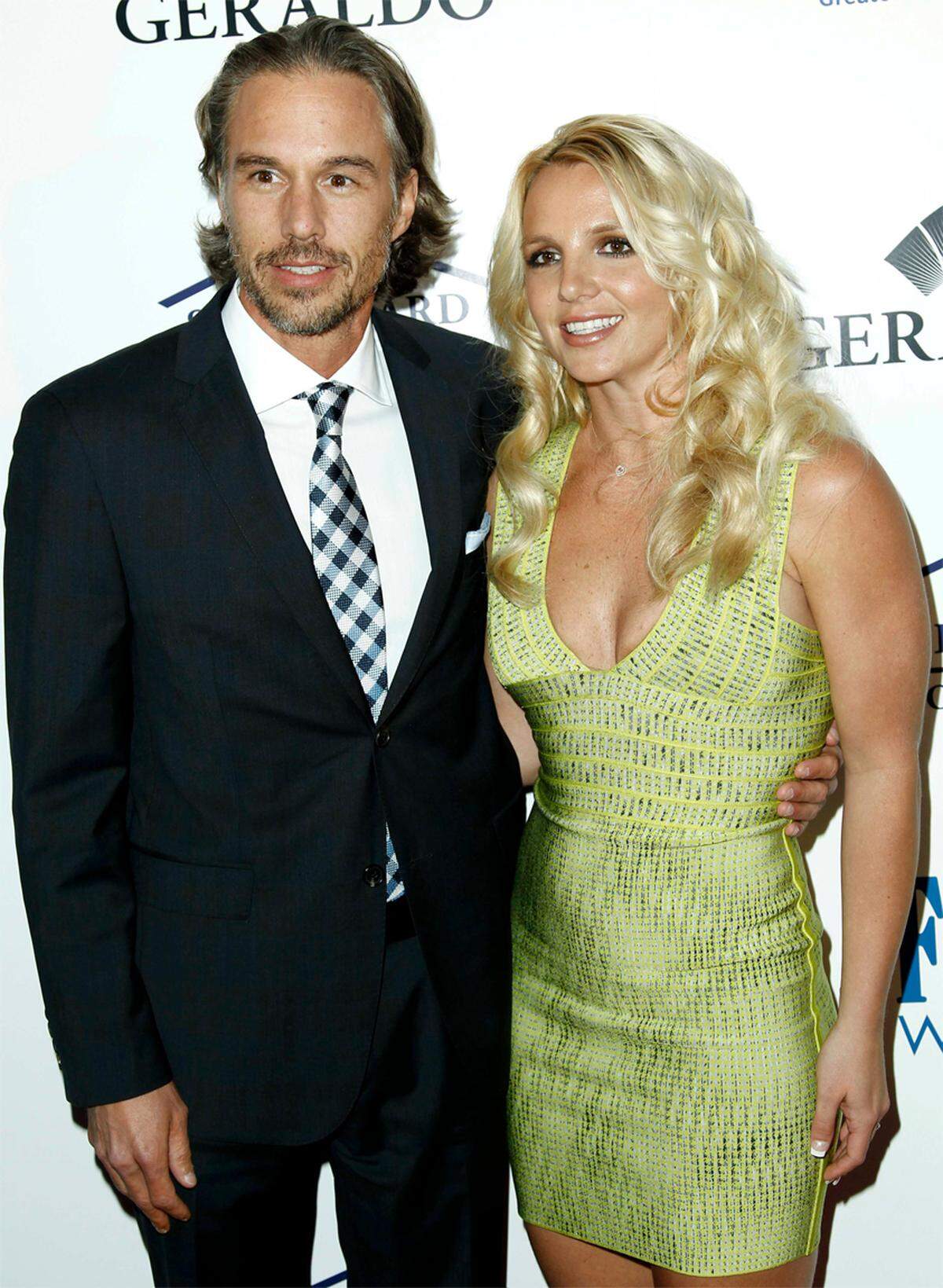 Britney Spears wirkt wieder recht stabil. Der Sorgerechtsstreit mit ihrem Ex-Mann Kevin Federline liegt in den letzten Zügen. Die Liebe zu ihrem neuen Freund Jason Trawick ist noch frisch. Was ihr jetzt noch fehlt, sei eine Hochzeit und ein Baby, heißt es auf einschlägigen Klatschportalen. Wer ist dagegen? Ihr Vater. Jamie Spears hat nach wie vor die Vormundschaft über seine Tochter. Für eine weitere Schwangerschaft sei sie noch zu labil, ist er überzeugt.