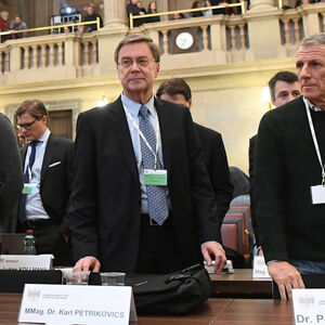 Die Angeklagten (v.l.) Ex-Immofinanz-Vorstand Christian Thornton, Karl Petrikovics und Peter Hochegger