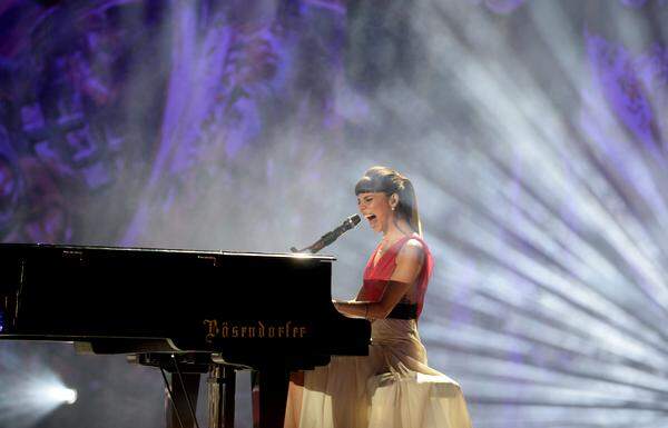 Sängerin Christina Perri  legte mit "Human" ein Song "übers Vergeben, denn das ist menschlich."