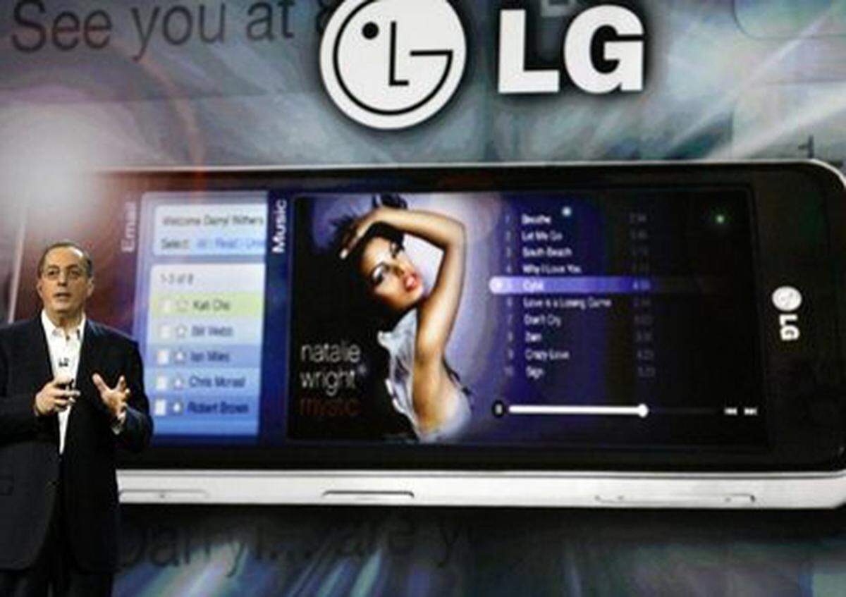 Der koreanische Hersteller LG leistete sich auf dem MWC keinen eigenen Stand, sondern ließ seine Produkte bei einem Partner ausstellen. Das in Kooperation mit Intel gebaute GW990 wurde aber bereits auf der CES vorgestellt. Auf dem MWC wurde verlautbart, dass das Gerät das erste Modell mit dem neuen Handy-Linux MeeGo sein wird, das Nokia und Intel gemeinsam angekündigt haben.