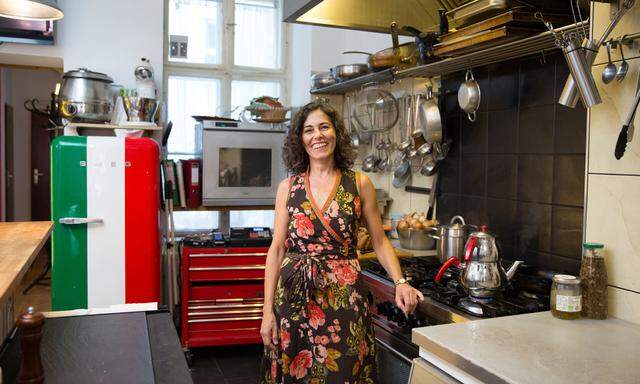 Sibel Hatapoğlu Kollinsky in ihrer Küche in Wien-Neubau. Ihre Gäste bekocht sie mit hauptsächlich türkischen Gerichten.