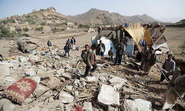 Bait Rejal im Westen von Sanaa wurde ebenso beschossen.