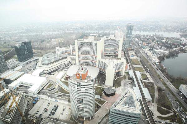 Die spektakuläre Aussicht auf Wien vom 50. Stock des Hochhauses.