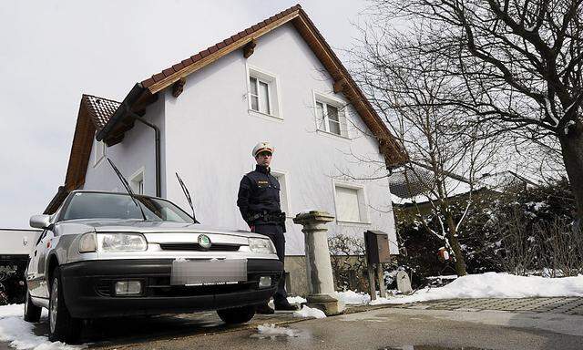 In diesem Haus in Marchegg entdeckte die Cobra drei Leichen.