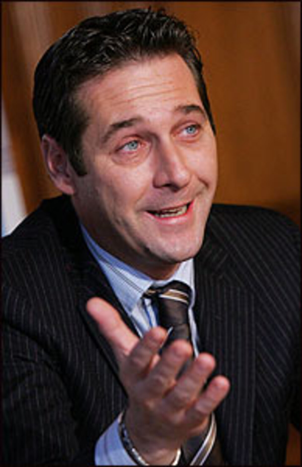 "Sie sollten ein bisschen mehr sich mit den Fakten beschäftigen und nicht Science-Fiction von sich geben." Von FP-Chef Heinz-Christian Strache gibt es für das rot-schwarze Schauspiel keinen Applaus.