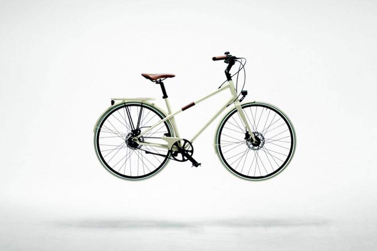 10.750 Dollar, knapp 8000 Euro, muss man für das neue Fahrrad von Hermès  berappen. Die ulta-leichten Carbonräder wird es in zwei Ausfühungen geben - "Le Flâneur d’Hermès" und "Le Flâneur sportif d’Hermès".