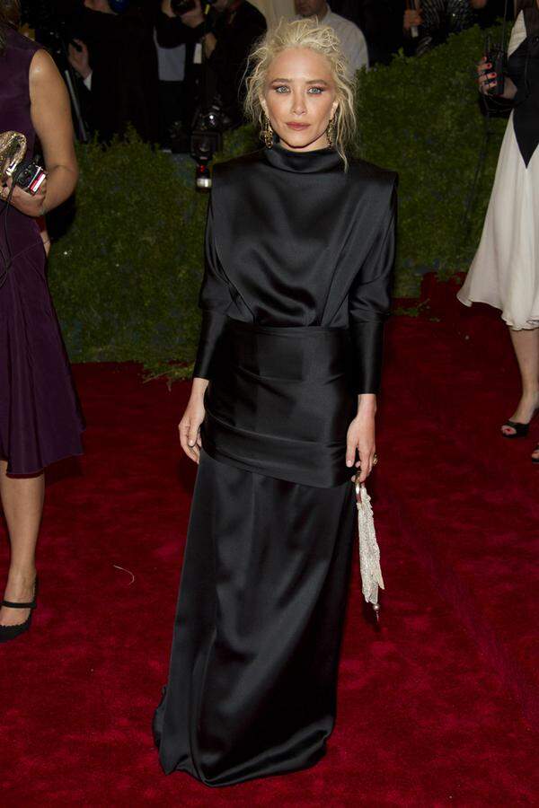 Mary-Kate Olsen setzte auf schlichtes Schwarz und zerzauste Haare.