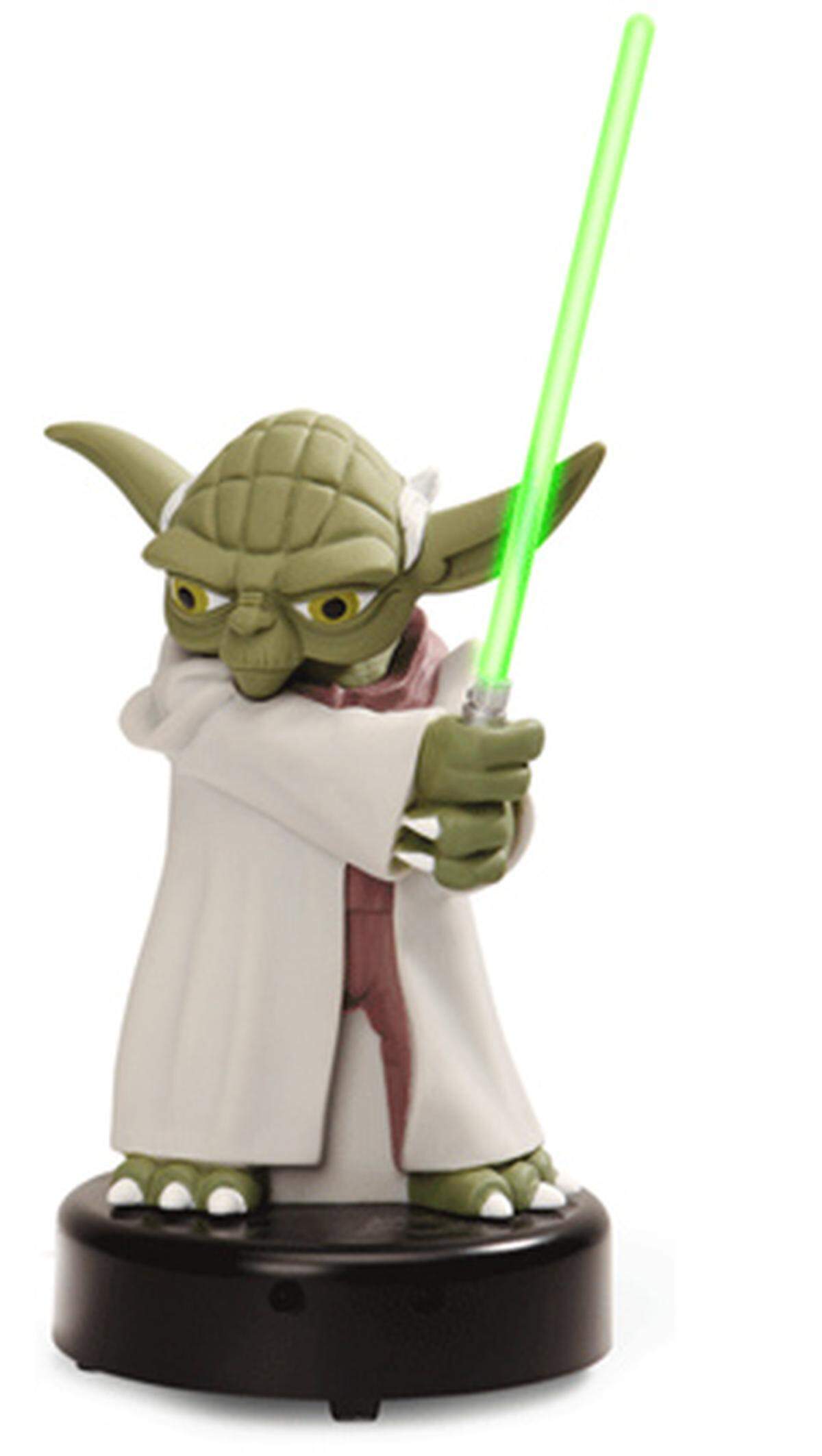 Wenn Yoda über den eigenen Computer wacht, dann gibt es nichts zu befürchten, oder? Dieser USB-Tischwächter reagiert auf Bewegungen, worauf das Lichtschwert des Jedi-Meisters aktiviert wird und er eines von mehreren Filmzitaten von sich gibt.