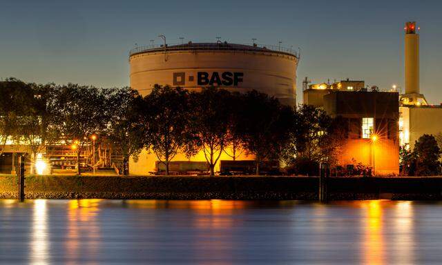 Die Chemieindustrie (im Bild BASF in Ludwigshafen) ist von hohen Energiepreisen besonders betroffen.