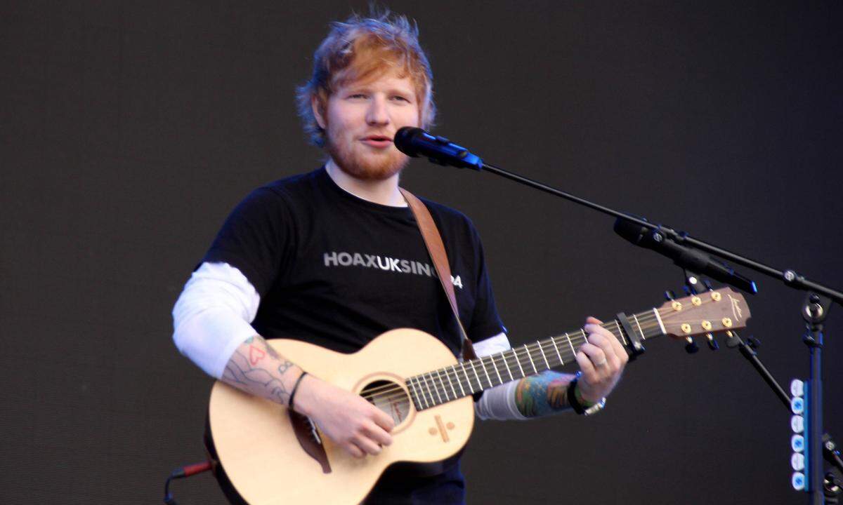 Auch der Brite Ed Sheeran darf sich über besonders hohe Einnahmen freuen: 31,3 Millionen Euro brachte ihm seine Musik im vergangenen Jahr ein. Seine Debütsingle "The A Team" machte ihn berühmt, mittlerweile zählt Sheeran zu den größten Popstars dieser Zeit.