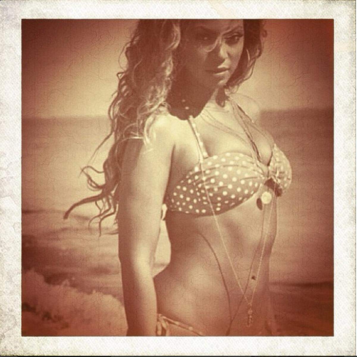 Beyonce kann auch am Strand auf Schmuck nicht verzichten.