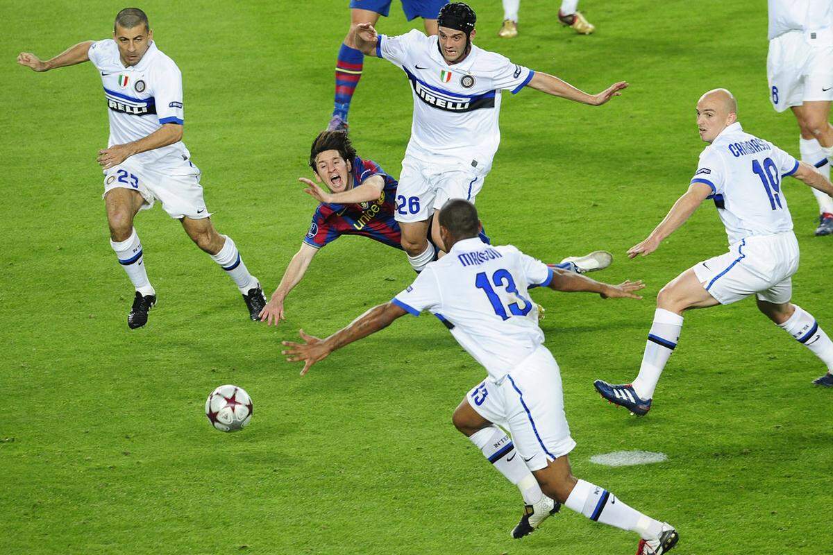 Im Halbfinale kam zwar gegen den späteren Sieger Inter Mailand das Aus, doch als Trost gab es für den FC Barcelona 2010 die zweite spanische Meisterschaft in Folge - auch dank 34 Toren von Lionel Messi.