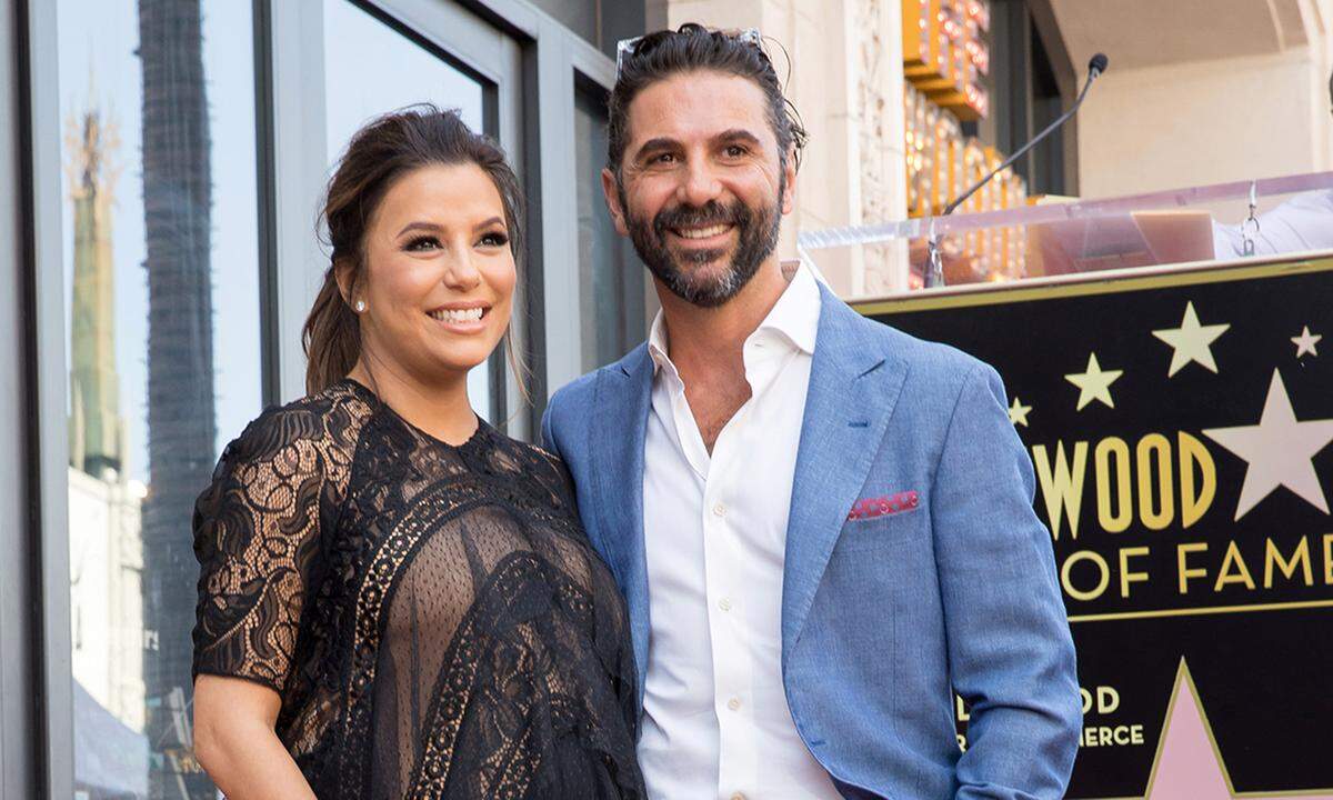 Das Wunsch-Baby ist auch endlich da: US-Schauspielerin Eva Longoria und ihr Ehemann Nummer drei, José Bastón, sind Eltern eines gemeinsamen Jungen geworden. Der "Desperate Housewives"-Star zeigt nicht nur ihr Baby auf einem Foto in der US-amerikanischen "Hola", sondern verrät auch, auf welchen Namen der Nachwuchs hören wird.