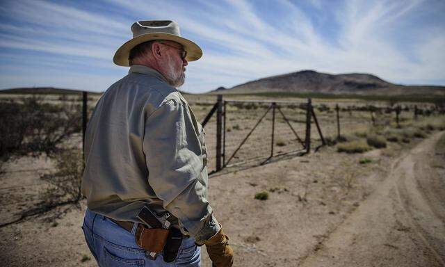 Archivbild: Ein amerikanischer Landbesitzer an der Grenze zu Mexiko, wo die Mauer entstehen soll.