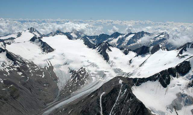 Am Schalfferner in den Ötztaler Alpen ist im Berichtsjahr 2012/13 ein Teil der Gletscherzunge eingebrochen, das Gletscherende ist daher um 173,3 Meter zurückgegangen.