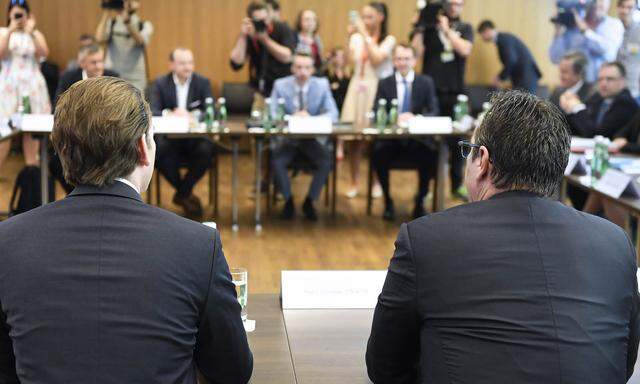 Bundeskanzler Sebastian Kurz (ÖVP), Vizekanzler Heinz-Christian Strache (FPÖ) und die gesamte Regierung trafen einander bereits im Mai zur Klausur in Mauerbach.