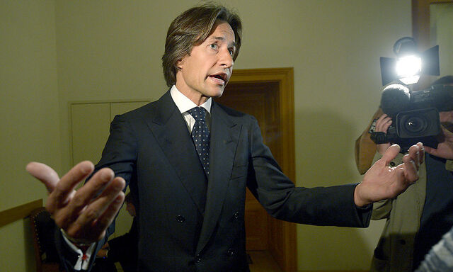 GRASSER-KLAGE GEGEN REPUBLIK: GRASSER