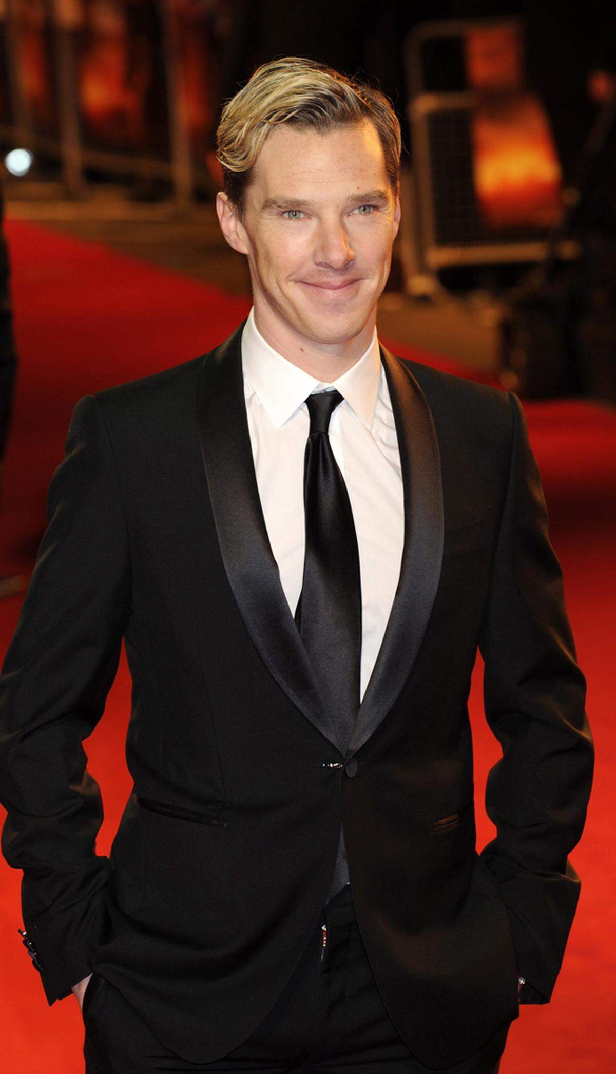 Der für seine Rolle als Sherlock Holmes bekannte TV-Star überzeugt auf dem roten Teppich.