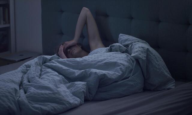 In ihrem neuen Buch räumt Birgit Högl mit altem Irrglauben rund um das Thema Schlaf auf. Etwa damit, dass Frauen und Männer gleich viel Schlaf benötigten.