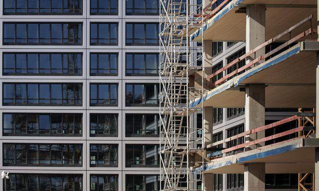 Wird der deutsche Immobilienmarkt zur Baustelle? Derzeit sieht es in der Branche jedenfalls nicht so rosig aus. 
