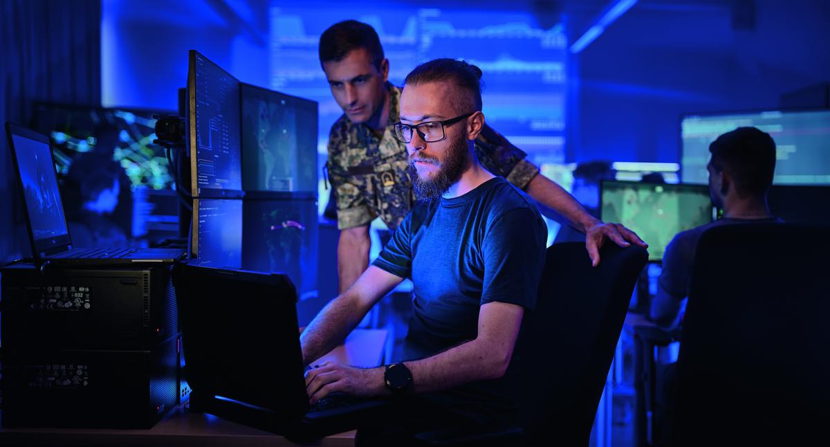 Vielfältige Ausbilungsmöglichkeiten helfen, die Armee digital zukunftsfähiger zu machen und den Cyberraum zu schützen.