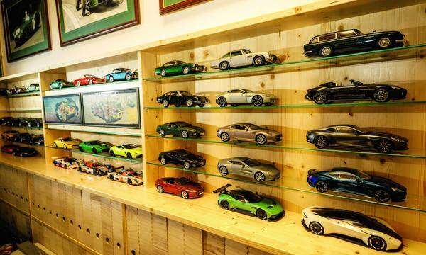 In Miniaturen ist die Aston-Sammlung komplett, inklusive Rennwagen und Prototypen.