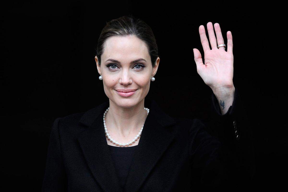 Seit Angelina Jolies Brustamputation weiß die halbe Welt, dass eine Mastektomie auch vorsorglich durchführt werden kann.