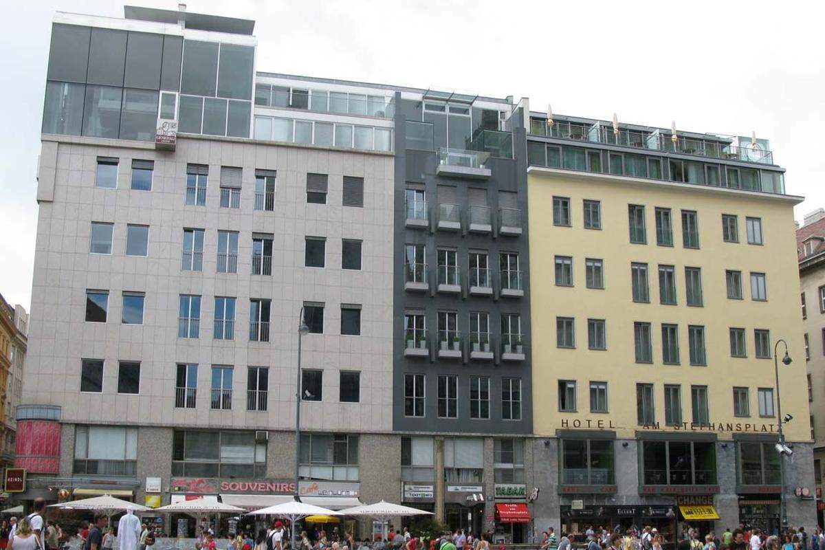 Am Stephansplatz Nummer 9 befinden sich heute mehrere Lokale, Geschäfte und eine Bankfiliale. Aus dem Kaufhaus "Rothberger II" wurde das Hotel "Am Stephansplatz".