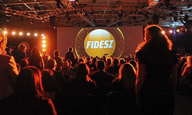 Warten auf das Wahlergebnis bei Fidesz 