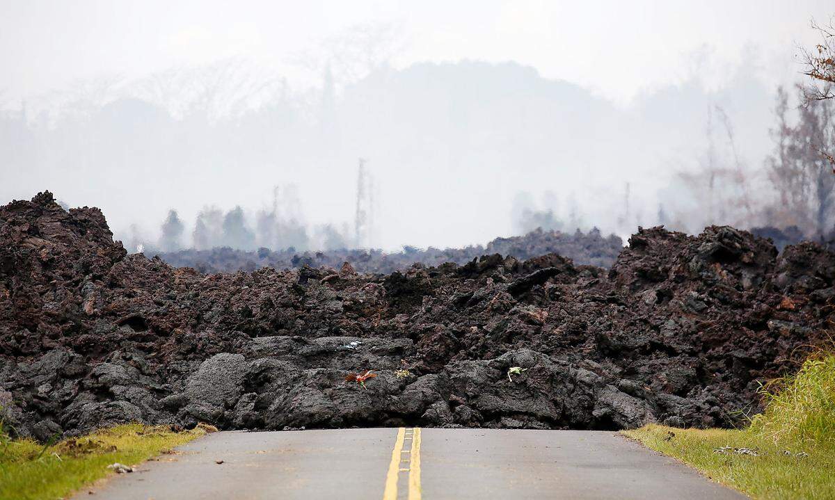 Die Lava-Massen breiten sich über weite Teile der hawaiianischen Hauptinsel aus und blockieren wichtige Infrastruktur.