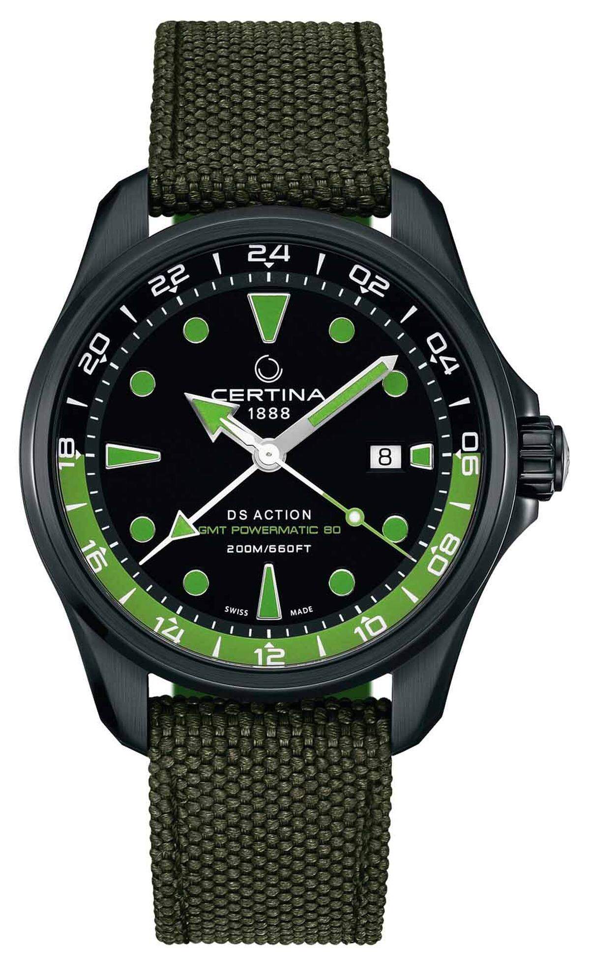 Certina „DS Action GMT“. In diesem neuen Modell mit zweiter Zeitzone und khakigrünem Textilband tickt das automatische Powermatic-80-Kaliber mit 80 Stunden Gang-reserve.