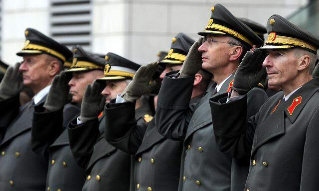 Vier Männer haben sich für den Posten beworben, darunter zwei Generalstabsoffizieren (Symbolbild)