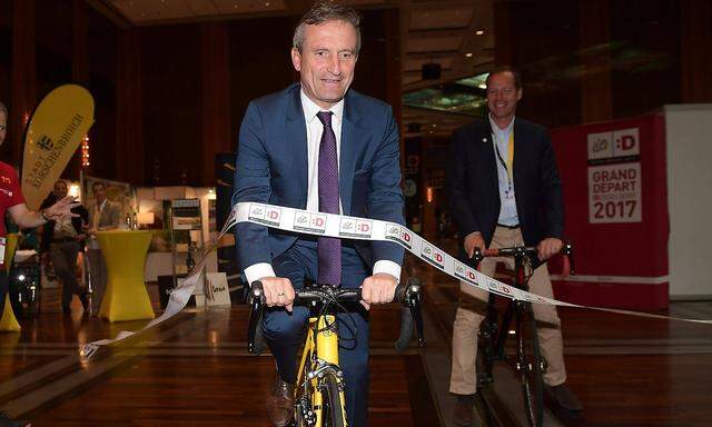 Oberbürgermeister Thomas Geisel (li. vorne bei einer Sportveranstaltung) schoss mit seiner "Aktion gegen Rechts" also doch am Ziel vorbei.