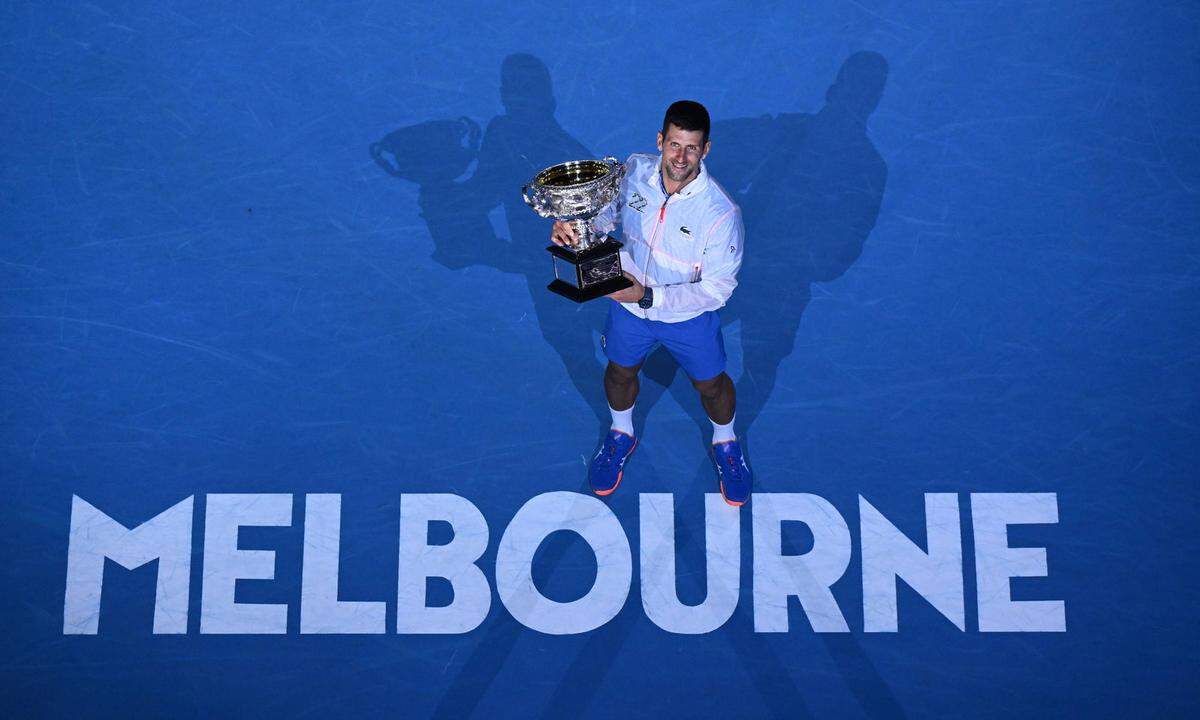 TENNIS AUSTRALIAN OPEN, Novak Djokovic of Serbia holds the Norman Brooks Challenge Cup following his win in the Men™s Si